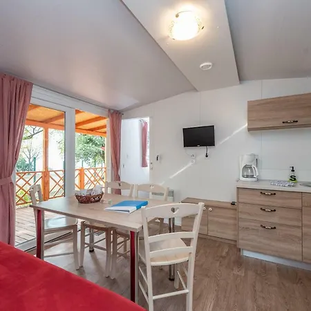 Paklenica 假日公园 4*